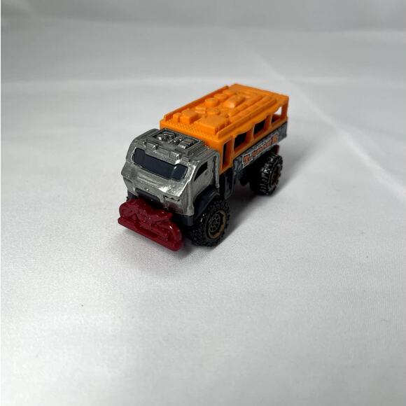 Matchbox Travel Tracker On A Mission 2013 Orange Semi Truck 1:64 Diecast Used - Picture 2 of 7